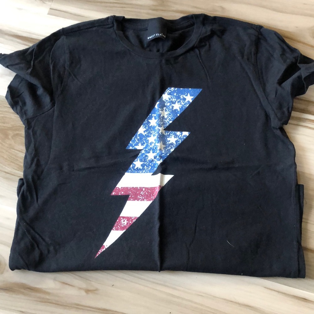 Boutique lightening bolt, American tank